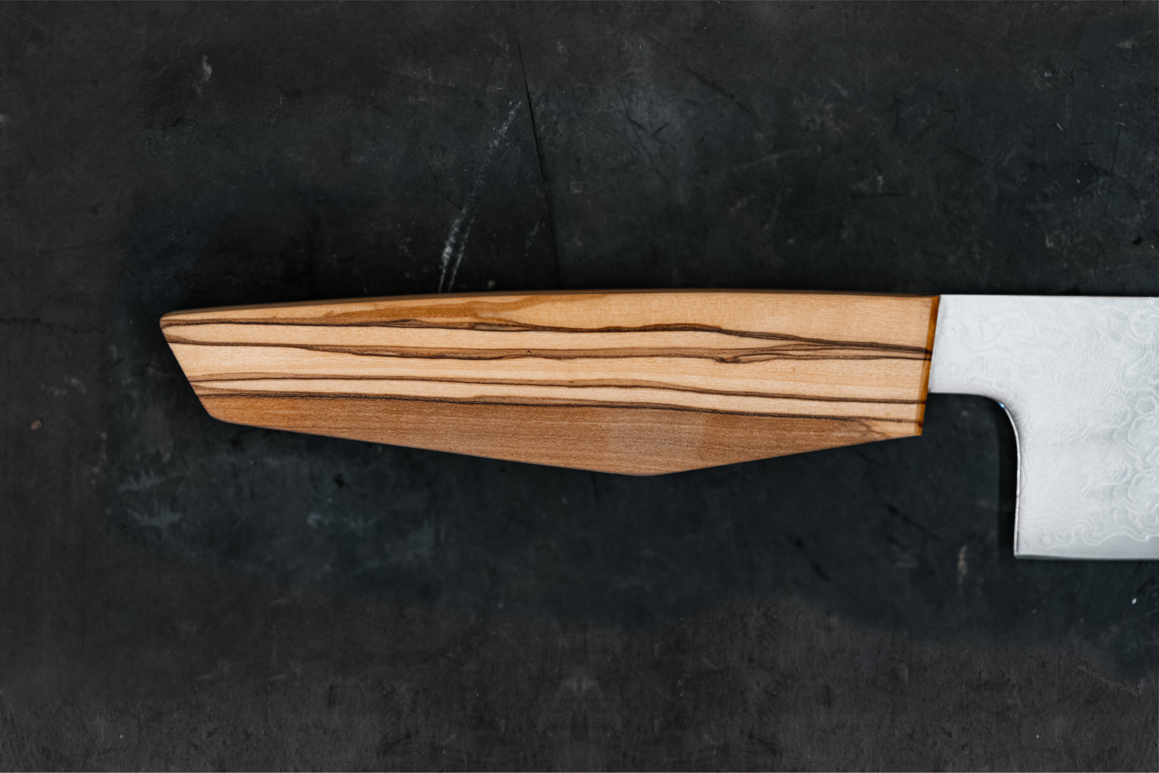 Damast Küchenmesser mit handgefertigten Holzgriffen